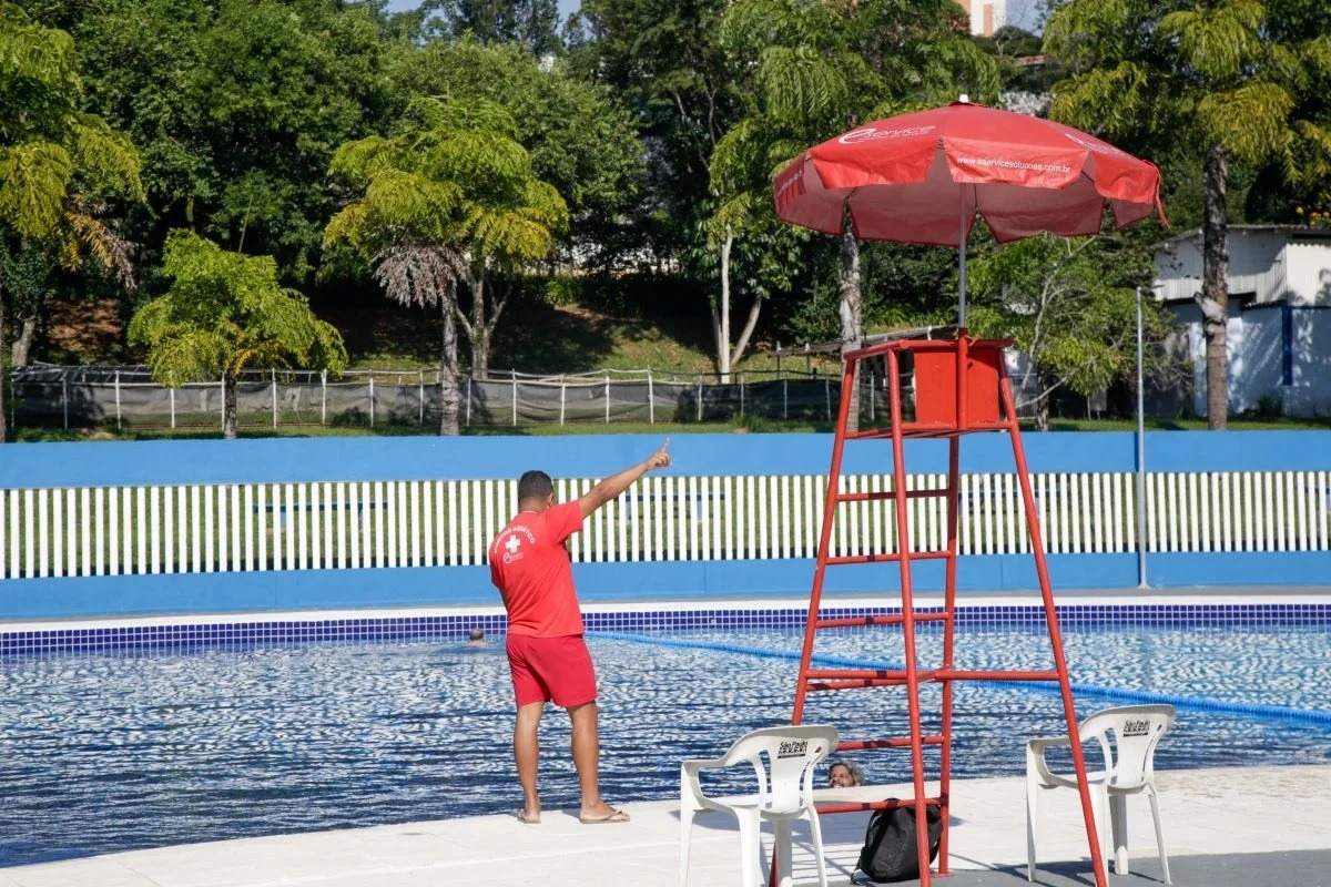 Criança de 4 anos morre afogada em piscina de clube esportivo