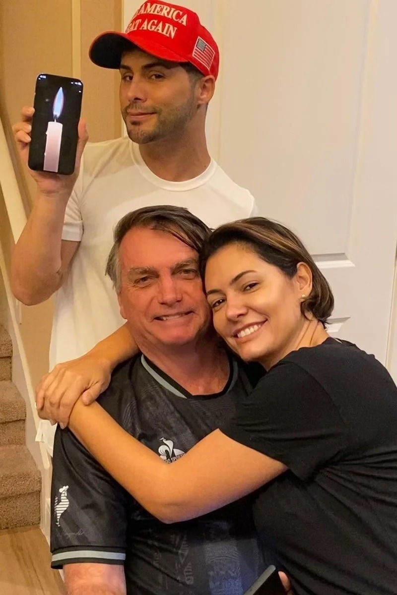 Michelle se manifesta após fim da cirurgia de Bolsonaro em Brasília