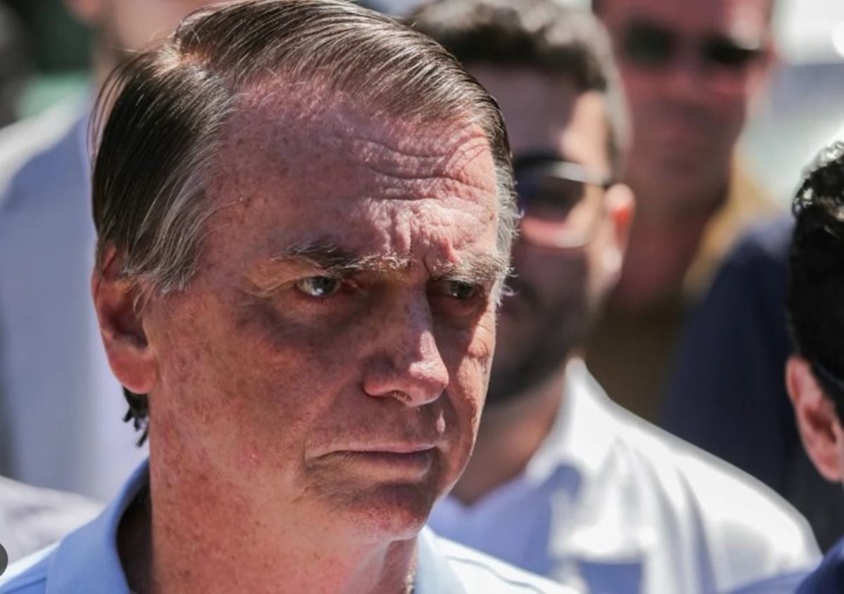 Michelle diz que Bolsonaro se alimentou e fez fisioterapia