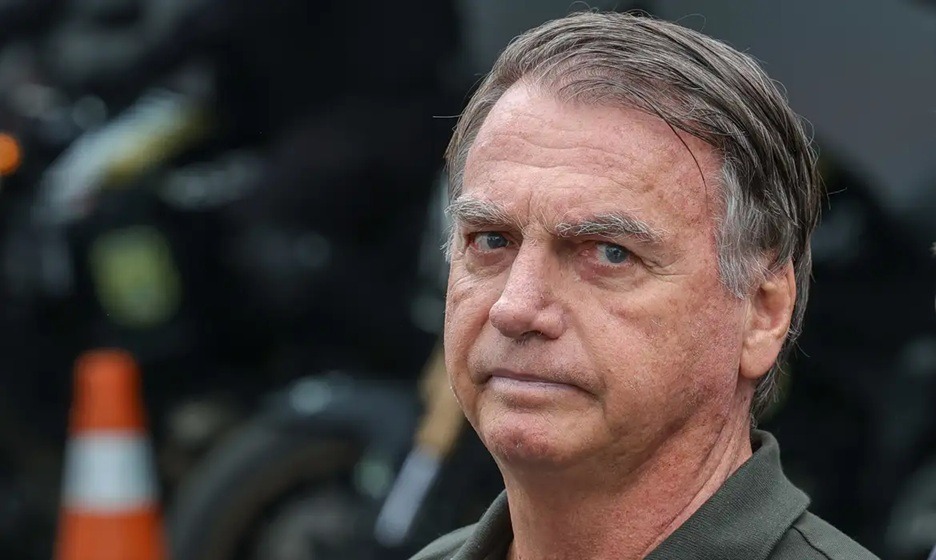 Bolsonaro passa por novo procedimento cirúrgico para tratar soluços