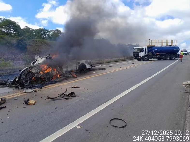 VÍDEO: 10 pessoas morrem em grave acidente entre dois carros na divisa da BA com o ES