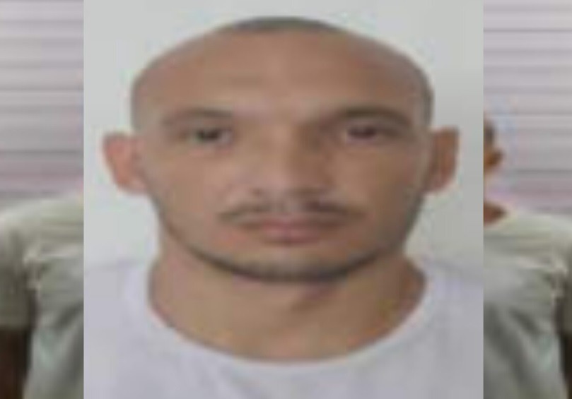 BRUTAL: Presos abrem barriga de detento morto e picham parede com sangue dele durante motim em penitenciária