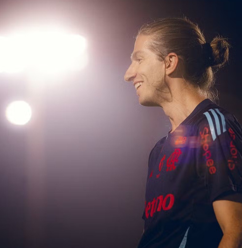 Flamengo anuncia renovação do técnico Filipe Luís até o fim de 2027; veja detalhes