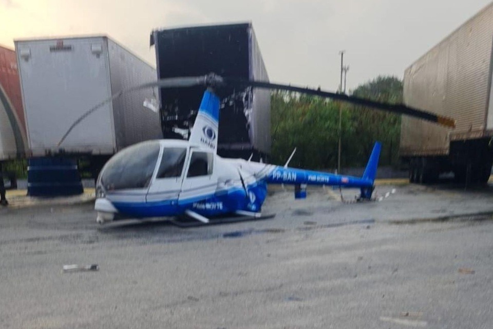 Helicóptero da TV Band realiza pouso forçado na Grande SP
