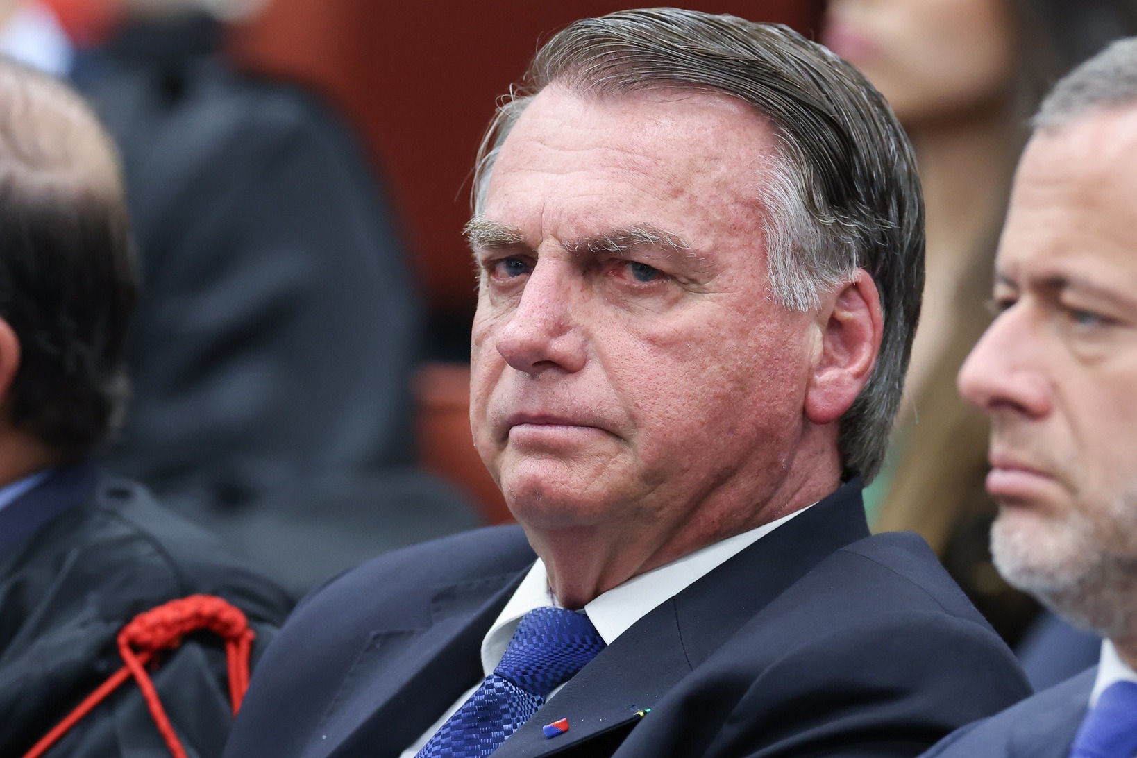 Moraes nega pedido da defesa de Jair Bolsonaro para prisão domiciliar