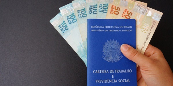 Salário mínimo sobe para R$ 1.621 a partir desta quinta-feira (1º)