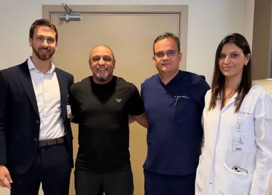Roberto Carlos recebe alta de hospital depois de passar por cirurgia de emergência no coração