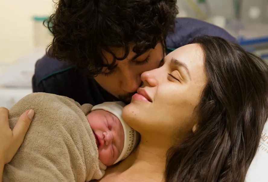 Nasce Zuza, filha de Rafa Kalimann e Nattan