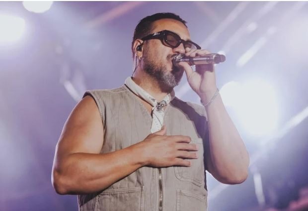 Belo se confunde e agradece cidade errada após show