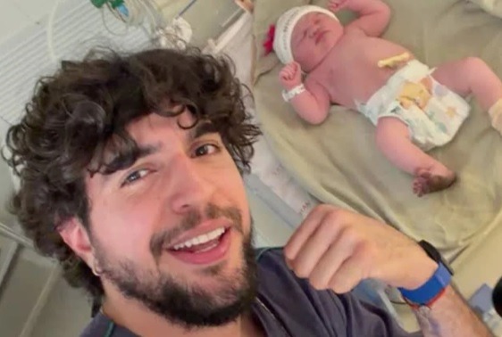 Nattanzinho brinca com o tamanho do pé de Zuza: “Semelhança”