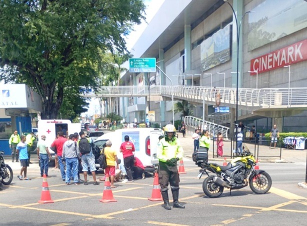 VÍDEO: Ambulância se envolve em grave acidente em frente ao Midway Mall