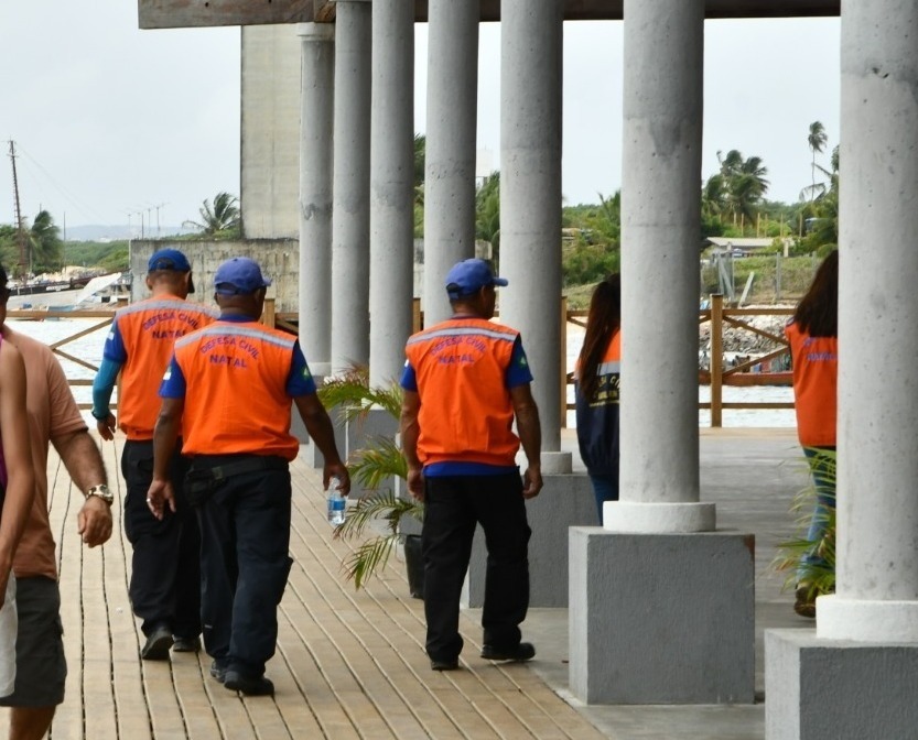 Defesa Civil realiza vistoria preventiva no acesso à praia do Mercado da Redinha nesta segunda (12)