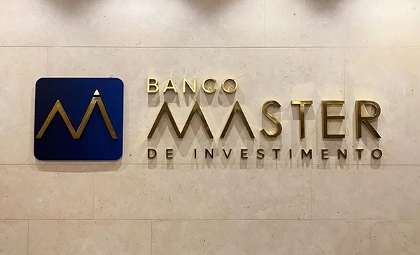 Deputado consegue assinaturas para pedir abertura de CPI do Banco Master