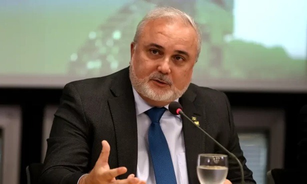 Jean Paul defende Allyson no palanque da Fátima e diz que prefeito "é de esquerda e não sabe"