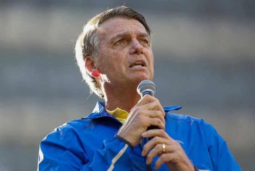 Defesa volta a pedir prisão domiciliar humanitária a Bolsonaro e cita queda na prisão