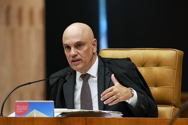 Moraes libera leitura na prisão e Bolsonaro poderá reduzir pena com livros