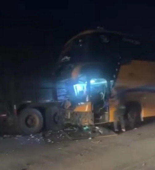 Grave acidente de ônibus com delegação do Águia de Marabá que voltava da Copinha deixa um morto
