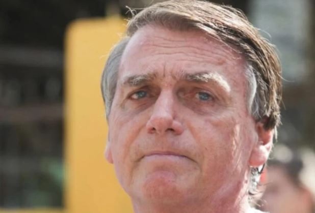 Plantão para Bolsonaro: pelo zap, secretaria pede ajuda a médicos