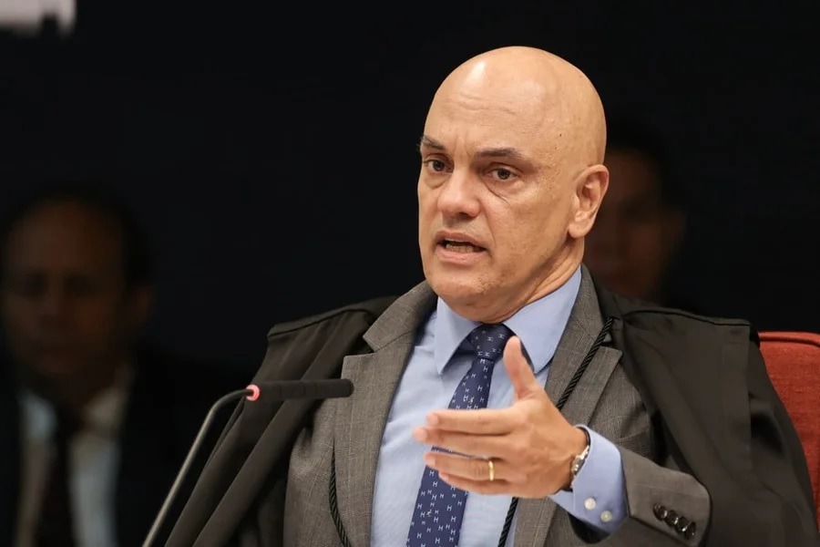 Moraes envia a Gilmar pedido de prisão domiciliar de Bolsonaro