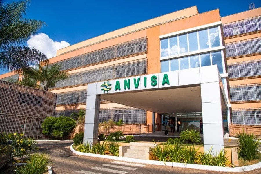 Anvisa proíbe glitter e folhas de ouro vendidos como comestíveis