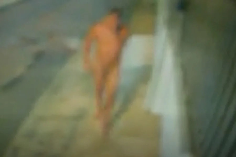 [VÍDEO] “Peladão misterioso” aparece novamente e assusta moradores
