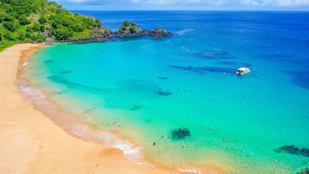 Esse paraíso brasileiro tem as praias mais bonitas do mundo com águas tão claras que parecem feitas de vidro