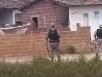 [VÍDEO] Bandido invade casa de prefeita do RN, causa terror e reage contra PM