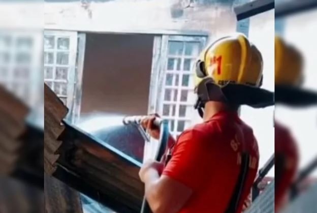 Filho coloca fogo na própria casa com os pais de 90 anos dentro