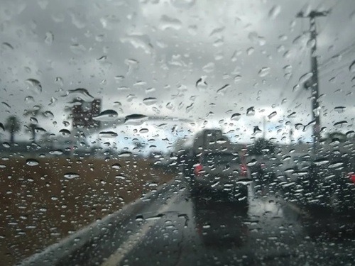 Chuva provoca alagamento e afeta trânsito em Natal; confira pontos