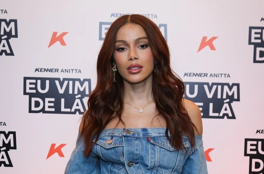 Anitta vence processo e impede empresa de usar seu nome em remédio para vermes