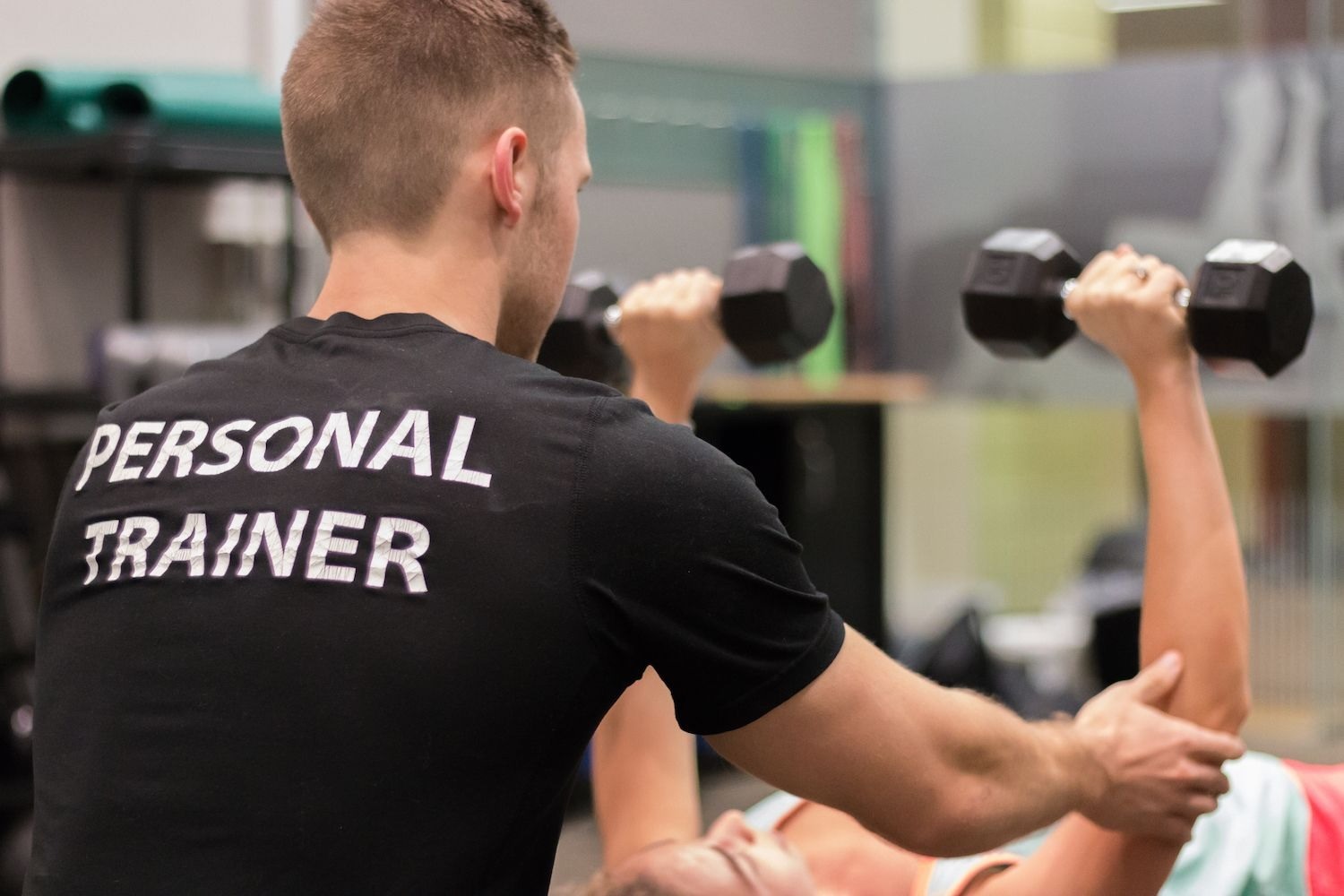 Lei garante livre acesso de personal trainers às academias e proíbe taxas extras no RN