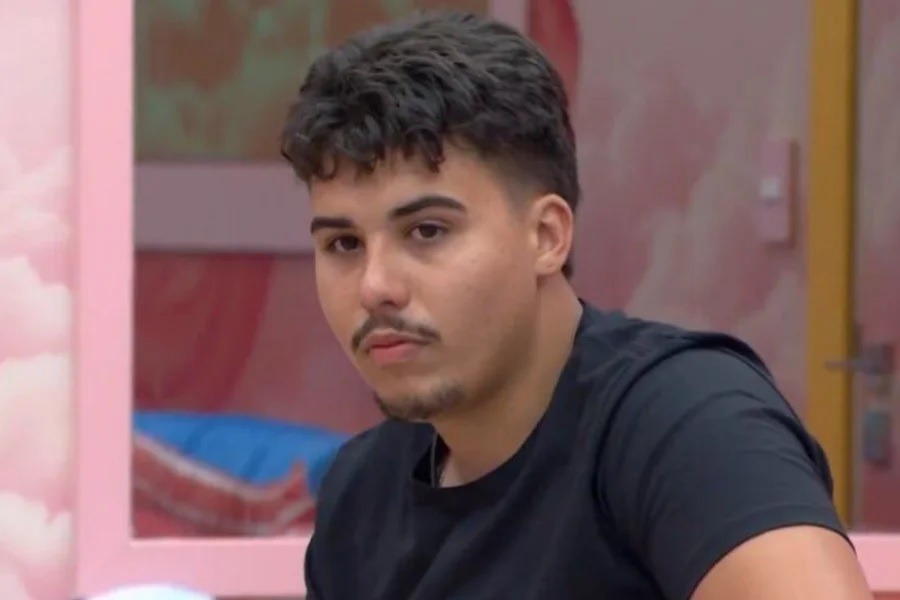Fora do BBB 26, Pedro é levado amarrado a clínica psiquiátrica