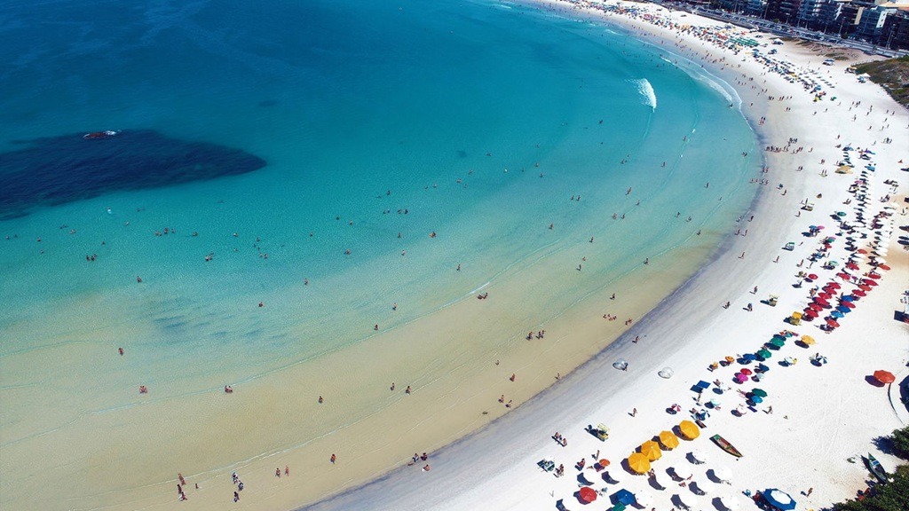 O Caribe Brasileiro é um paraíso onde a areia é branca como a neve e o mar parece uma piscina