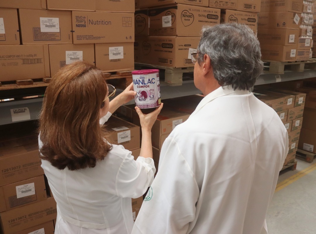 Vigilância Sanitária de Natal realiza fiscalização de fórmulas infantis proibidas pela Anvisa