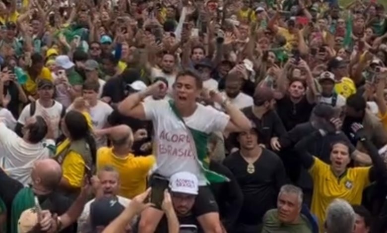 [VÍDEO] Caminhada de Nikolas chega ao DF; deputado usa colete à prova de balas após ameaças