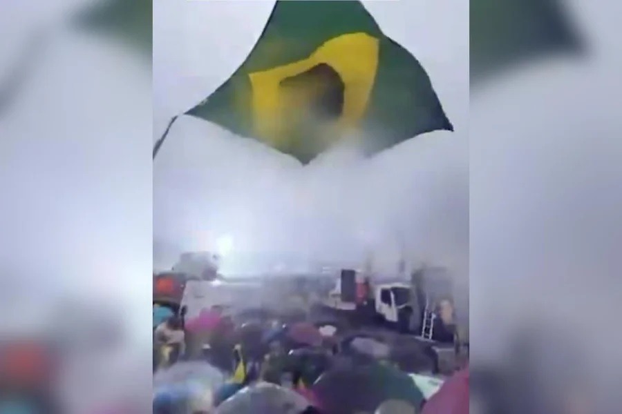 Nikolas compartilha vídeo explicando raio em caminhada: “Espiritual”