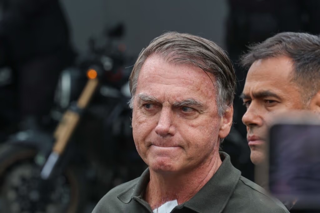 Moraes manda PM informar atividades de Bolsonaro desde ida à Papudinha