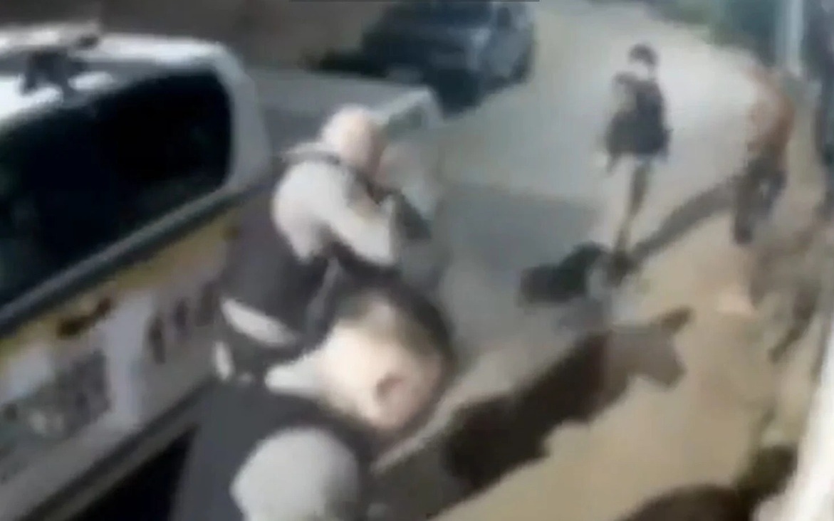 VÍDEO: Cão comunitário “Negão” é baleado por PM durante abordagem no RS