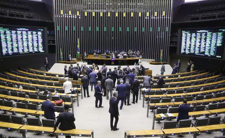 Câmara abre inscrições para concurso com salários de R$ 21 mil; veja detalhes