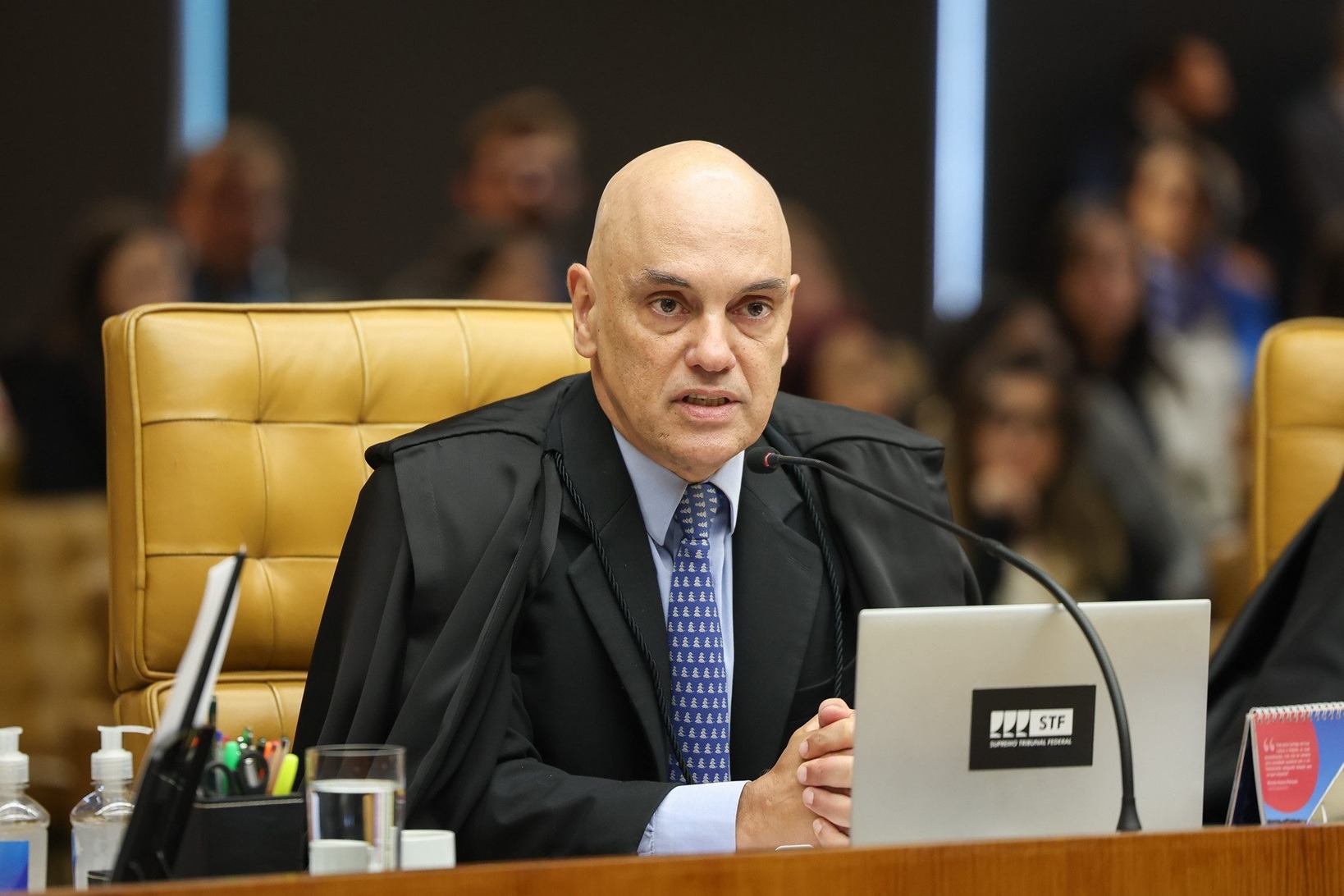 Moraes barra habeas corpus em favor de Bolsonaro e aponta falhas graves no pedido