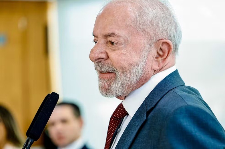 Lula deixa hospital após cirurgia de catarata 