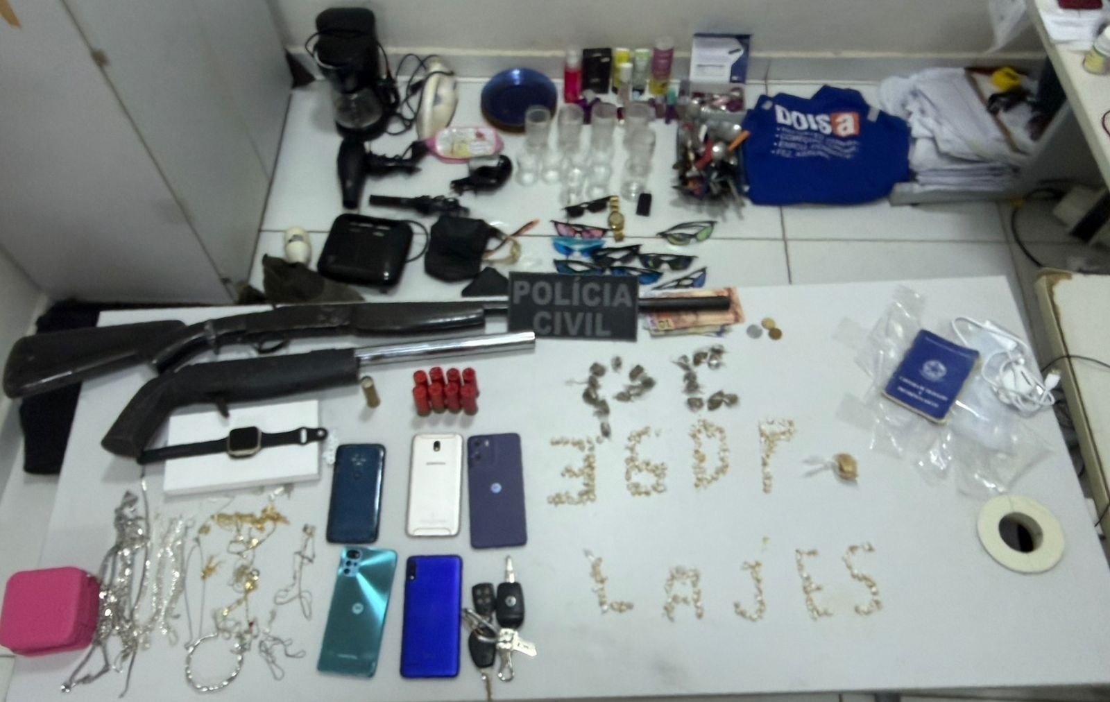 Homem de 22 anos é preso por porte ilegal de arma, tráfico de drogas e corrupção de menor no RN