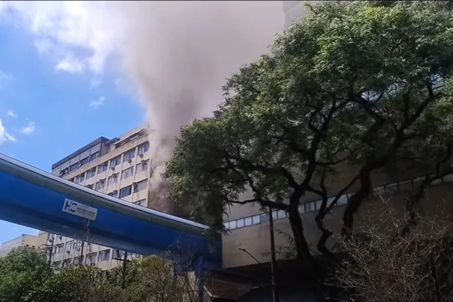 Paciente morre durante transferência após incêndio atingir hospital