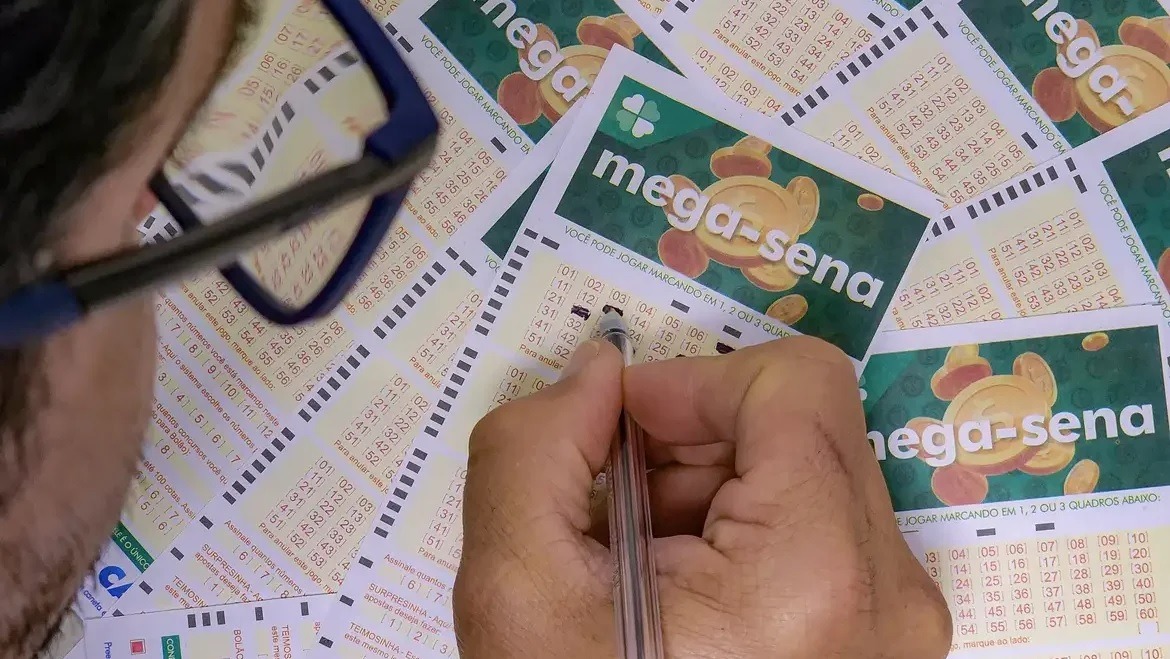 Mega-Sena acumula e prêmio vai a R$ 130 milhões