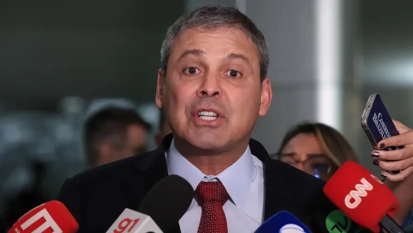Governo deve enviar projeto para acabar com escala 6×1, diz líder