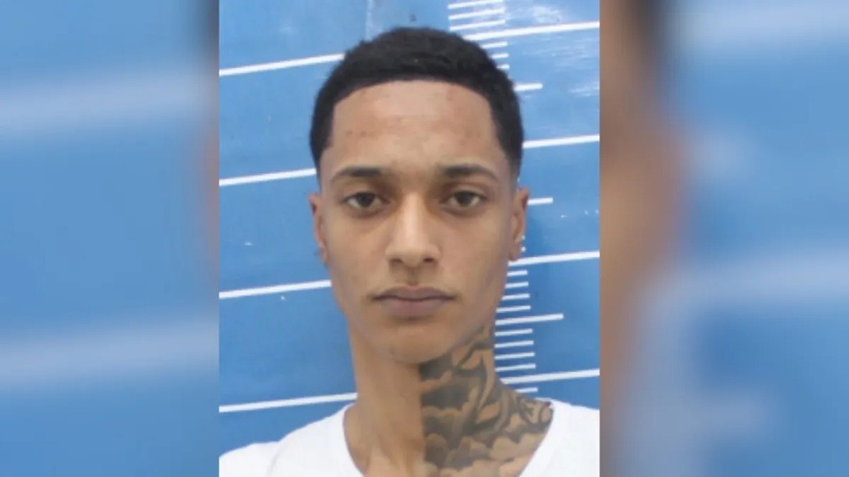 Tornozeleira de Oruam está desligada desde domingo; rapper é procurado após 66 violações ao equipamento