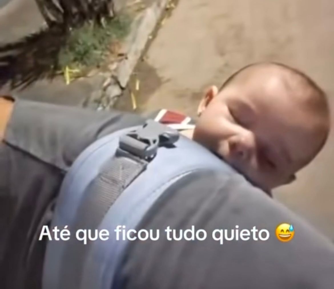 Viralizou: durante passeio, filha cai no sono nas costas do pai: "A mochila descarregou"
