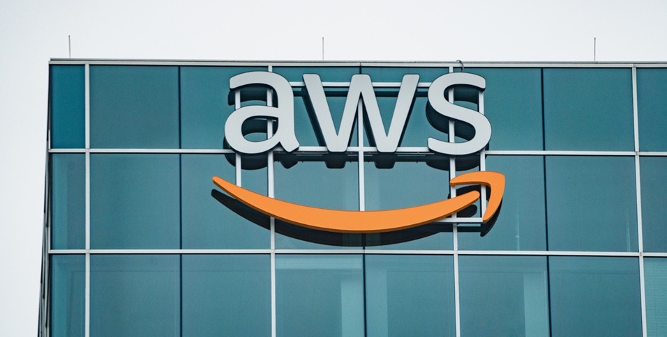 Pix e aplicativos de bancos são afetados por falha na Amazon Web Services neste sábado