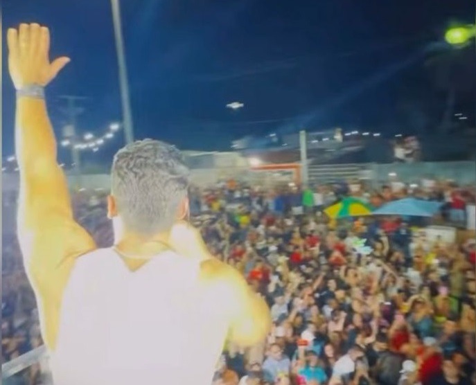 [VÍDEO] NOITE HISTÓRICA: Safadão comanda mais de 100 mil foliões na Avenida da Alegria