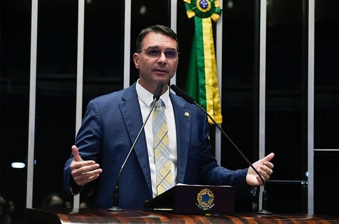[VÍDEO] “O seu coração está cheio de ódio”, diz Flávio Bolsonaro após Lula afirmar que “não tem mais essa de...